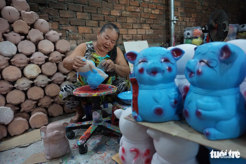 Ngạc nhiên với nghề làm heo đất cho mùa Tết Nguyên đán - Ảnh 11. Ngạc nhiên với nghề làm heo đất cho mùa Tết Nguyên đán - Ảnh 11.
