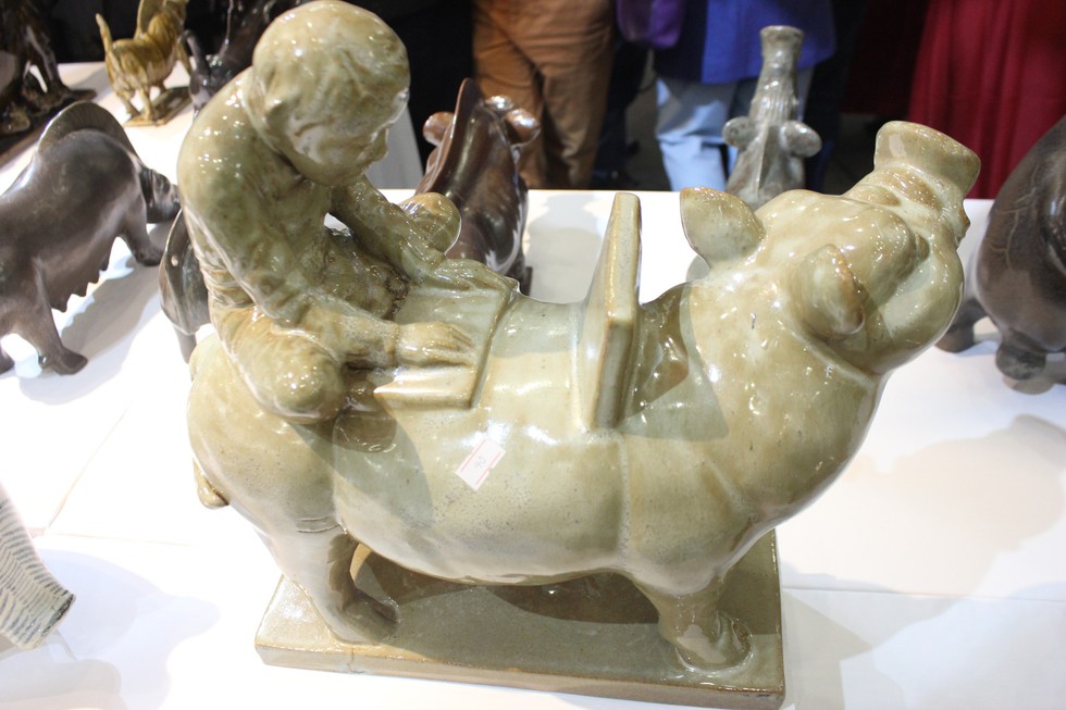 Ngắm đàn heo độc đáo ngàn con của nhà sử học Dương Trung Quốc - Ảnh 6. Ngắm đàn heo độc đáo ngàn con của nhà sử học Dương Trung Quốc - Ảnh 6.