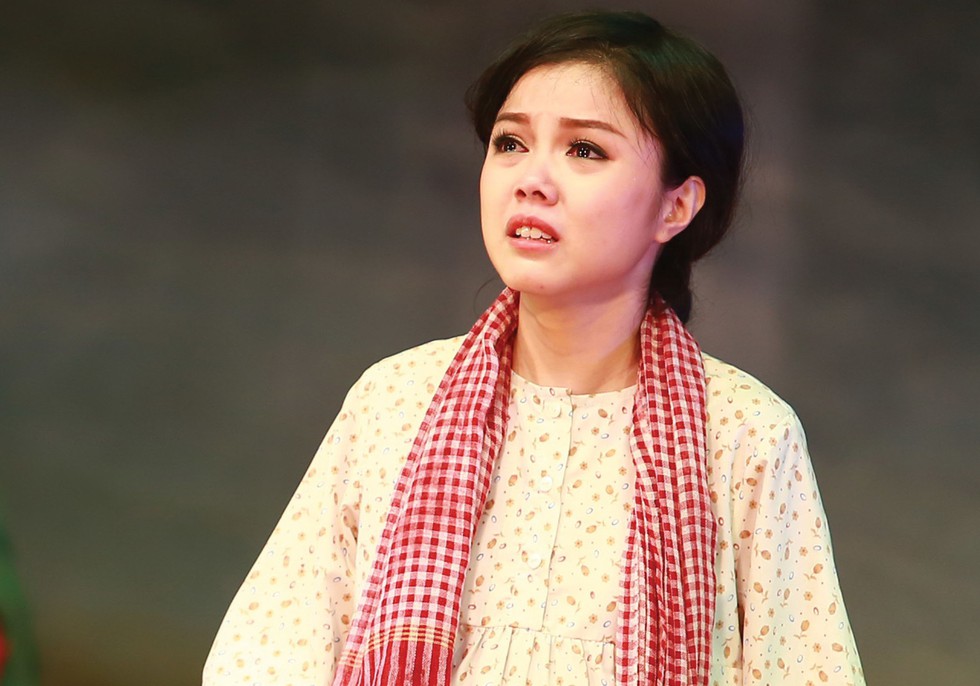 Hoàng Vân Anh: Đào thương đi chậm - Ảnh 1. Hoàng Vân Anh: Đào thương đi chậm - Ảnh 1.