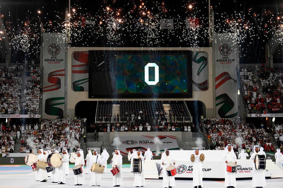 Lễ khai mạc Asian Cup 2019: Đơn giản nhưng hoành tráng - Ảnh 4. Lễ khai mạc Asian Cup 2019: Đơn giản nhưng hoành tráng - Ảnh 4.