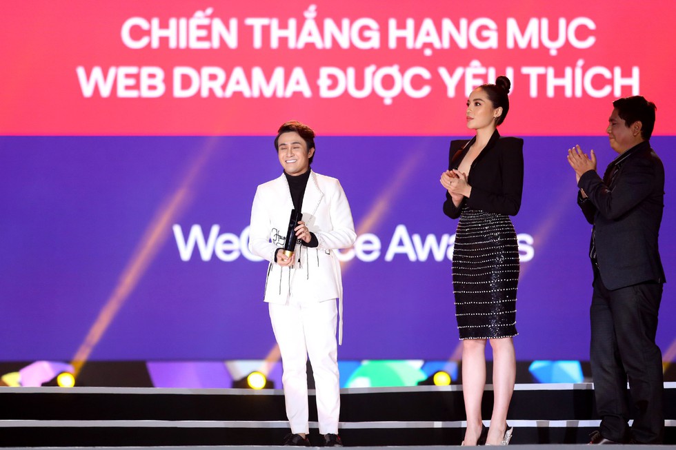 Đêm chạy sô nhận 4 giải thưởng khó quên của Huỳnh Lập - Ảnh 4. Đêm chạy sô nhận 4 giải thưởng khó quên của Huỳnh Lập - Ảnh 4.