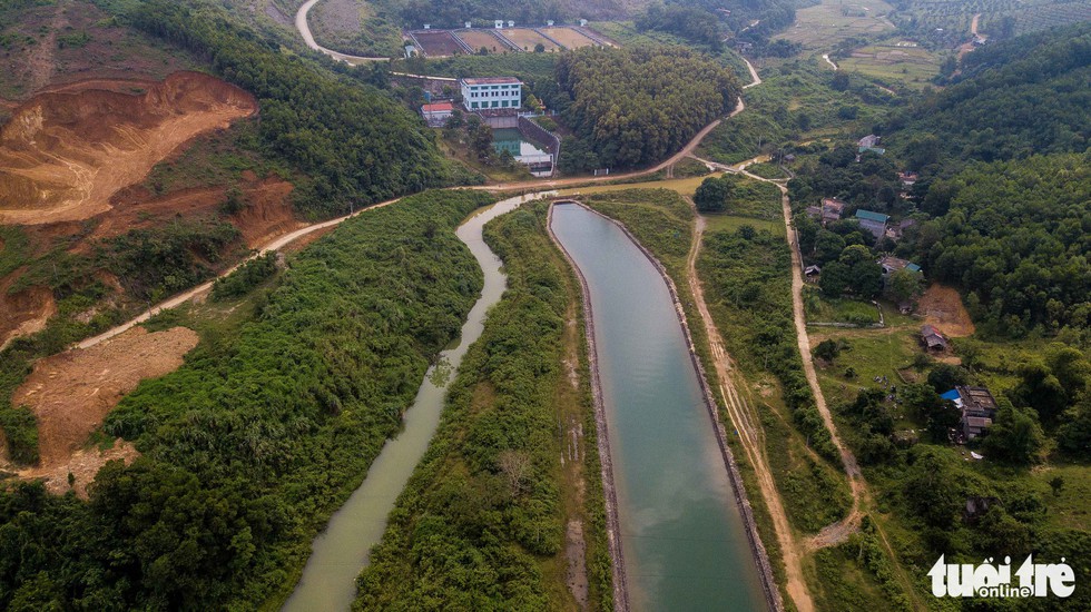 Nơi khởi nguồn sự cố nước sông Đà, mùi dầu thải vẫn xộc lên từ khe suối - Ảnh 7. Nơi khởi nguồn sự cố nước sông Đà, mùi dầu thải vẫn xộc lên từ khe suối - Ảnh 7.