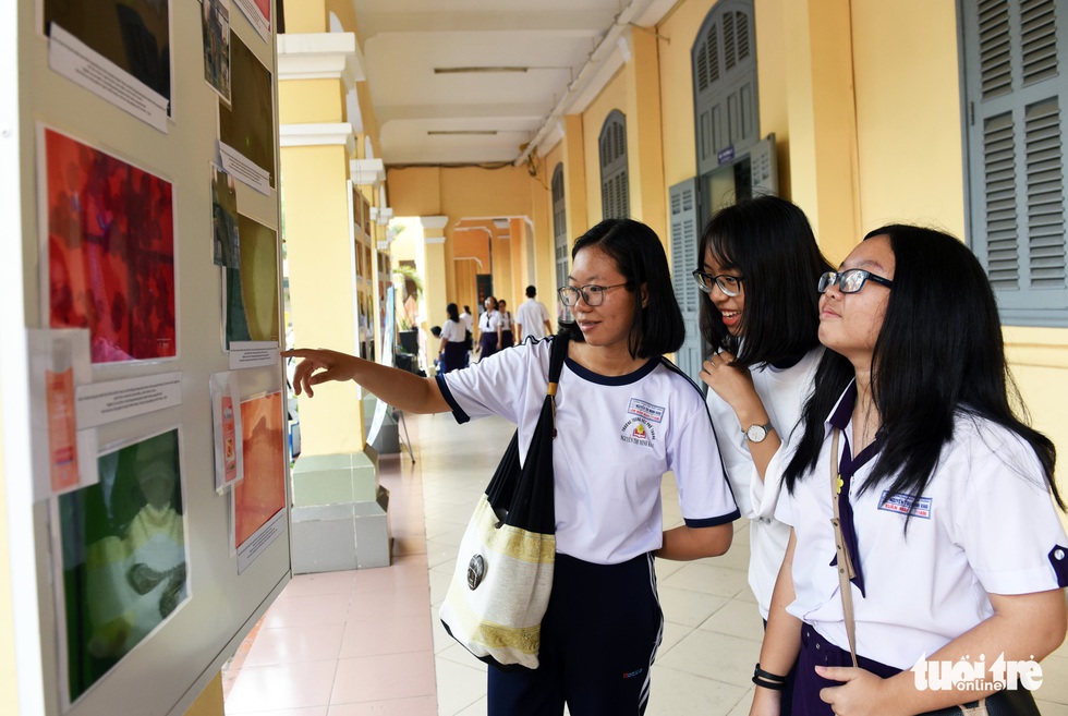 Học trò cấp 3 trổ tài phân loại rác, tìm tuổi cho rác - Ảnh 7. Học trò cấp 3 trổ tài phân loại rác, tìm tuổi cho rác - Ảnh 7.