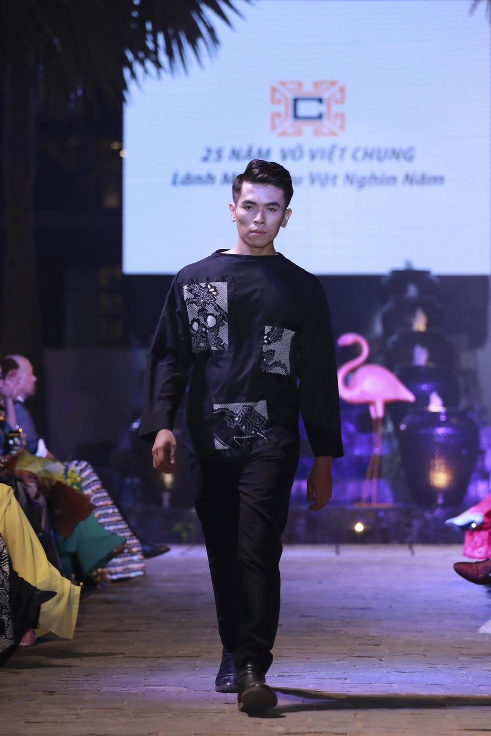 Cải lương chi bảo Bạch Tuyết trình diễn bộ sưu tập Lãnh Mỹ A báu vật nghìn năm - Ảnh 8. Cải lương chi bảo Bạch Tuyết trình diễn bộ sưu tập Lãnh Mỹ A báu vật nghìn năm - Ảnh 8.