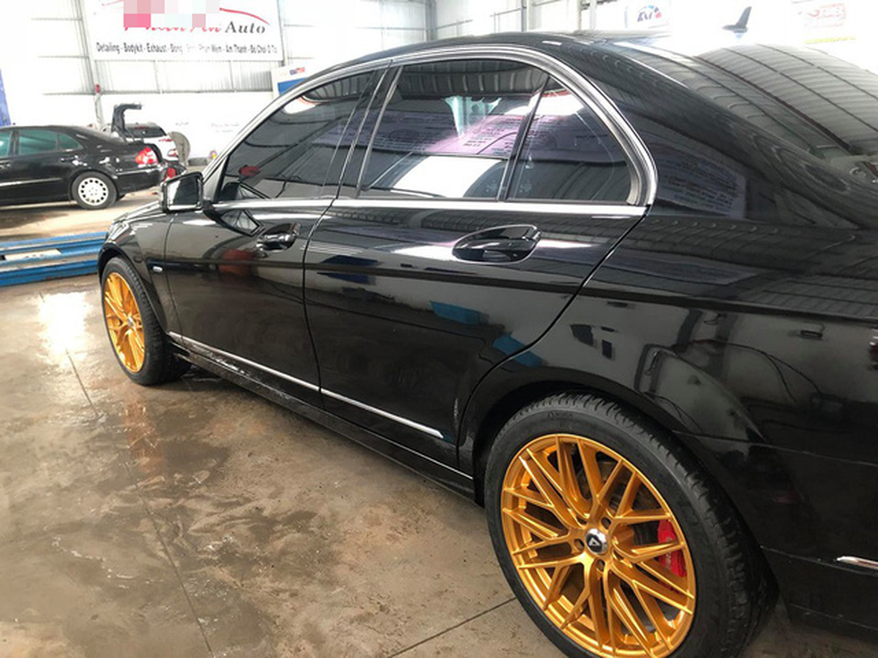 Hành trình của chiếc Mercedes chở ba người trước khi gặp nạn - Ảnh 1. Hành trình của chiếc Mercedes chở ba người trước khi gặp nạn - Ảnh 1.
