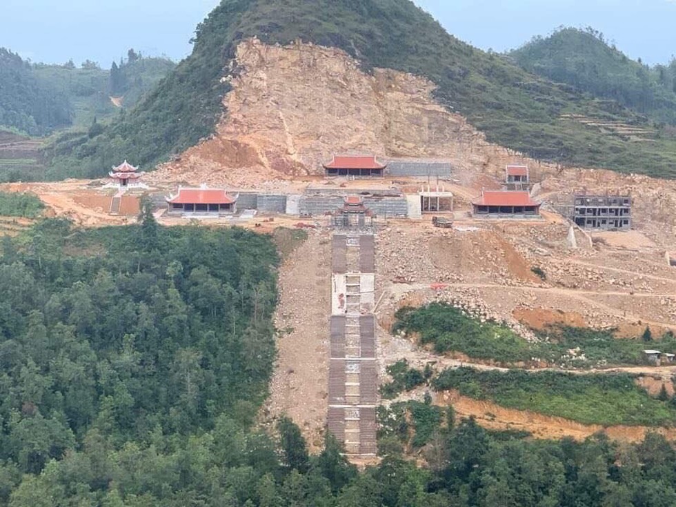 Phá núi xây khu du lịch tâm linh nơi cột cờ Lũng Cú - Ảnh 4. Phá núi xây khu du lịch tâm linh nơi cột cờ Lũng Cú - Ảnh 4.