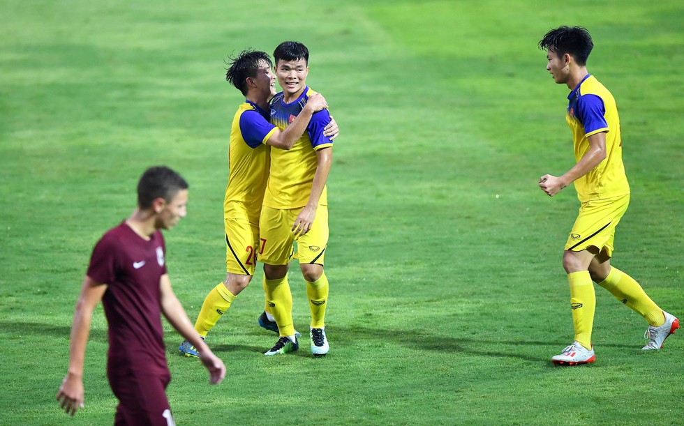 U19 Việt Nam xuất sắc đá bại U19 FK Sarajevo chiều 26-10 - Ảnh 7. U19 Việt Nam xuất sắc đá bại U19 FK Sarajevo chiều 26-10 - Ảnh 7.