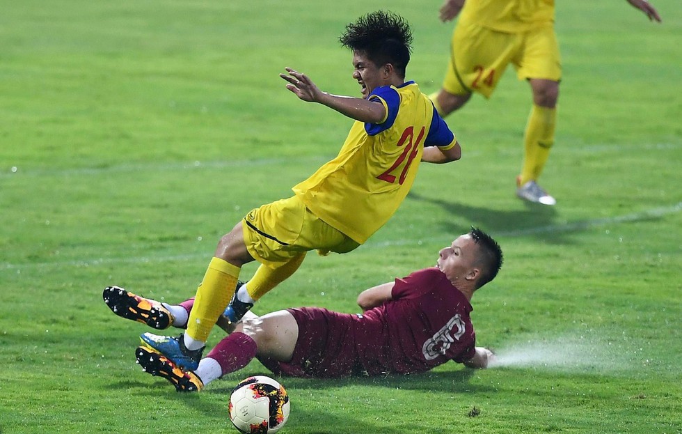 U19 Việt Nam xuất sắc đá bại U19 FK Sarajevo chiều 26-10 - Ảnh 6. U19 Việt Nam xuất sắc đá bại U19 FK Sarajevo chiều 26-10 - Ảnh 6.