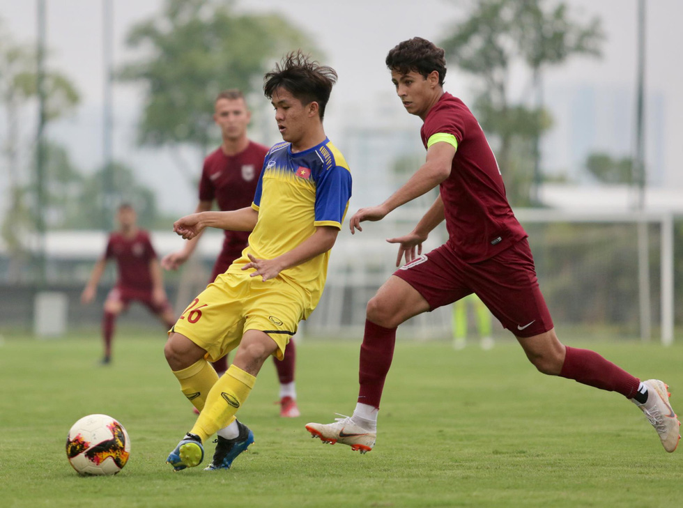 U19 Việt Nam xuất sắc đá bại U19 FK Sarajevo chiều 26-10 - Ảnh 1. U19 Việt Nam xuất sắc đá bại U19 FK Sarajevo chiều 26-10 - Ảnh 1.