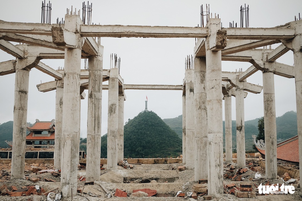 Bên trong công trình phá núi xây chùa hoành tráng ở Lũng Cú - Ảnh 7. Bên trong công trình phá núi xây chùa hoành tráng ở Lũng Cú - Ảnh 7.