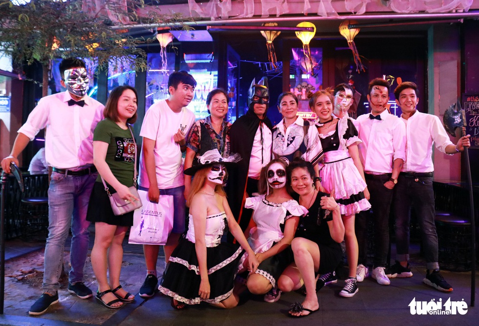 Vui đêm Halloween, Tây ta hòa quyện - Ảnh 16. Vui đêm Halloween, Tây ta hòa quyện - Ảnh 16.