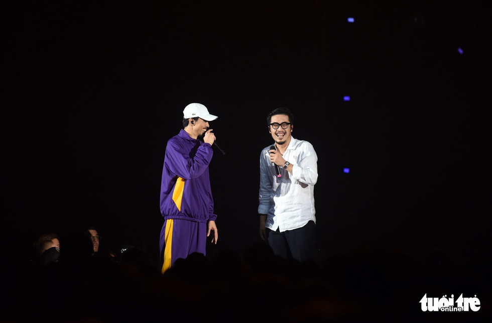 Show của Đen quẩy hết mình với âm nhạc và những tự sự chân thành - Ảnh 10. Show của Đen quẩy hết mình với âm nhạc và những tự sự chân thành - Ảnh 10.
