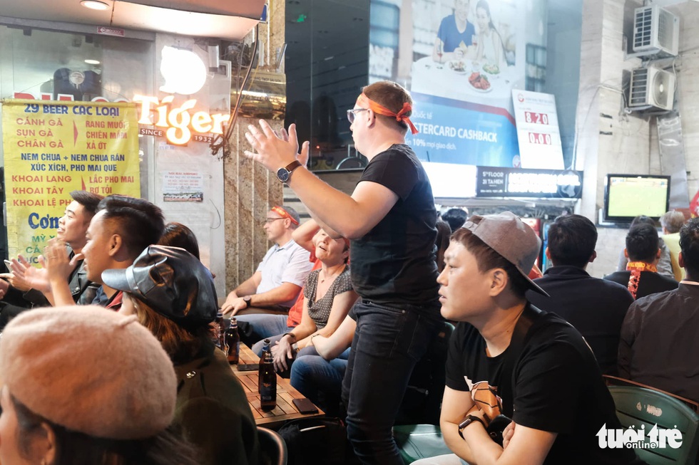 Du khách nước ngoài chung vui với chiến thắng của tuyển Việt Nam - Ảnh 5. Du khách nước ngoài chung vui với chiến thắng của tuyển Việt Nam - Ảnh 5.