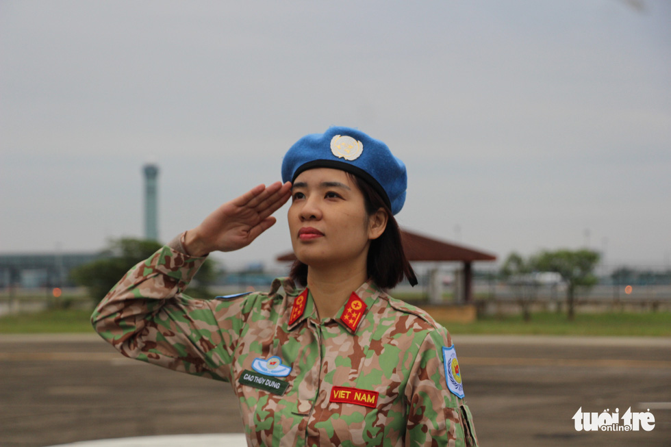 Xúc động giây phút tiễn quân nhân đi gìn giữ hòa bình tại Nam Sudan - Ảnh 12. Xúc động giây phút tiễn quân nhân đi gìn giữ hòa bình tại Nam Sudan - Ảnh 12.