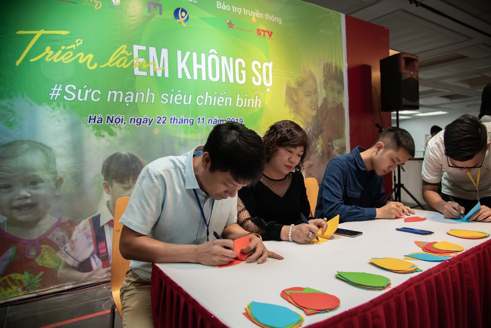 Những giọt nước mắt rơi ở triển lãm ‘Em không sợ’ - Ảnh 2. Những giọt nước mắt rơi ở triển lãm ‘Em không sợ’ - Ảnh 2.