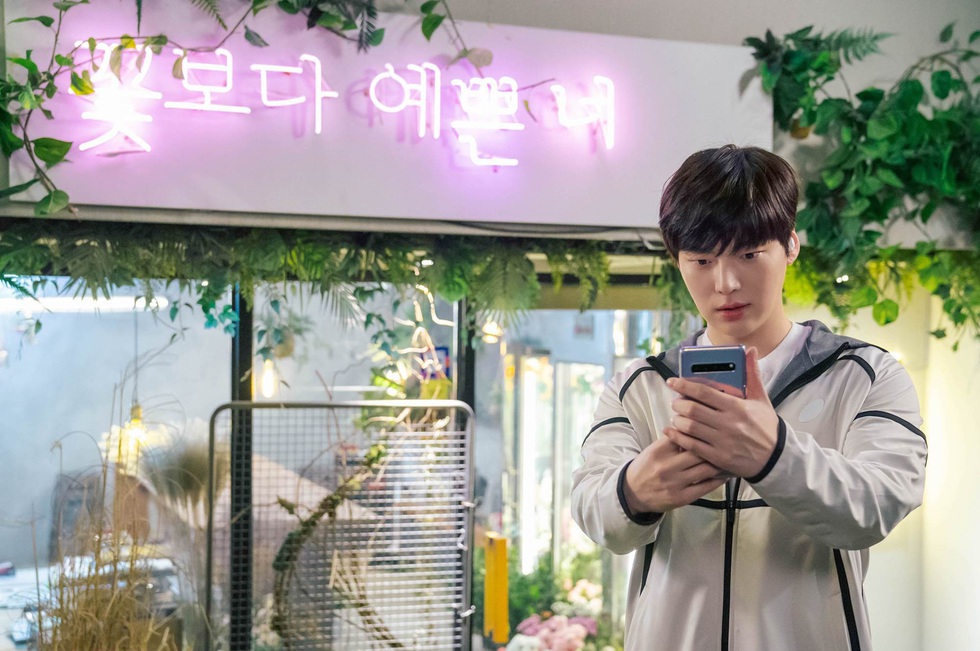 Love with flaws: Ahn Jae Hyun bị ám ảnh ngoại hình sau ồn ào hôn nhân - Ảnh 4. Love with flaws: Ahn Jae Hyun bị ám ảnh ngoại hình sau ồn ào hôn nhân - Ảnh 4.