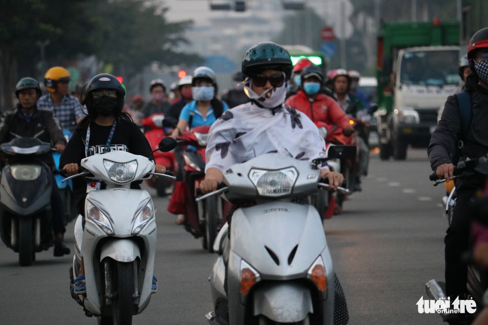 Sương mù trắng xóa bao phủ TP.HCM - Ảnh 5. Sương mù trắng xóa bao phủ TP.HCM - Ảnh 5.