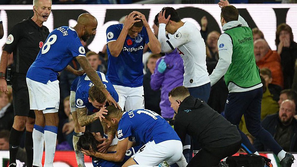Son Heung Min khóc nức nở sau cú vào bóng khiến cầu thủ Everton gãy chân - Ảnh 7. Son Heung Min khóc nức nở sau cú vào bóng khiến cầu thủ Everton gãy chân - Ảnh 7.