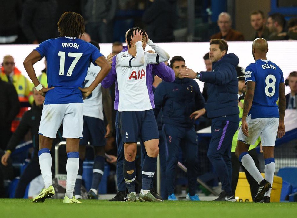Son Heung Min khóc nức nở sau cú vào bóng khiến cầu thủ Everton gãy chân - Ảnh 8. Son Heung Min khóc nức nở sau cú vào bóng khiến cầu thủ Everton gãy chân - Ảnh 8.