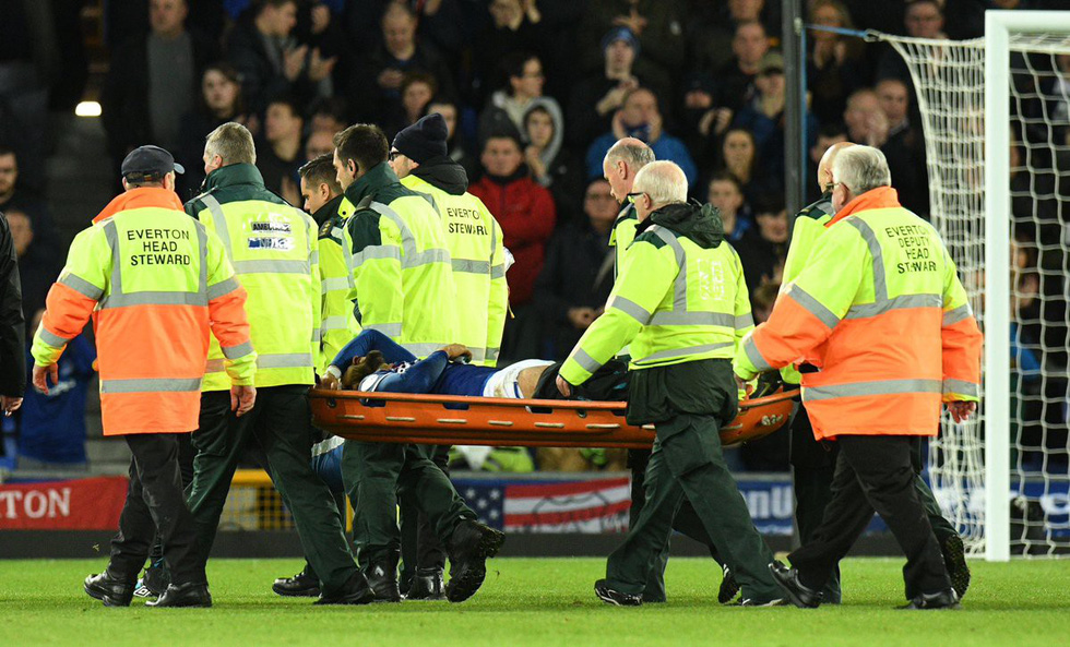 Son Heung Min khóc nức nở sau cú vào bóng khiến cầu thủ Everton gãy chân - Ảnh 11. Son Heung Min khóc nức nở sau cú vào bóng khiến cầu thủ Everton gãy chân - Ảnh 11.