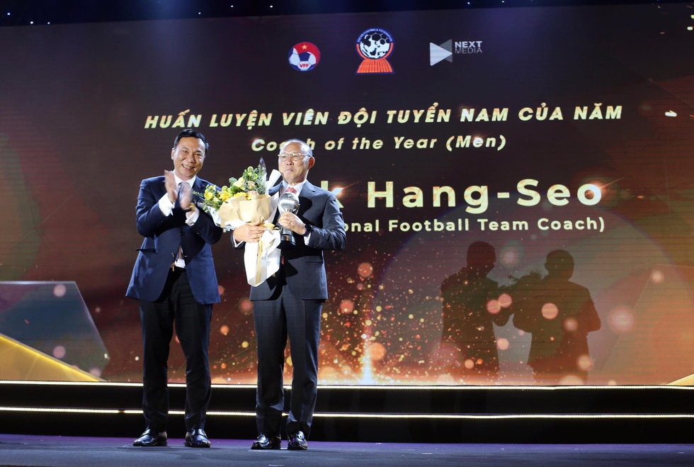 HLV Park Hang Seo, Quang Hải thắng Giải HLV và cầu thủ của năm tại AFF Awards 2019 - Ảnh 1. HLV Park Hang Seo, Quang Hải thắng Giải HLV và cầu thủ của năm tại AFF Awards 2019 - Ảnh 1.
