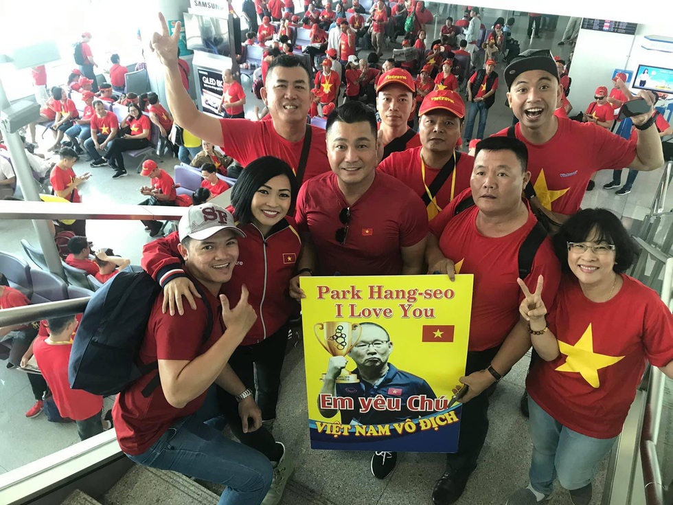 Đông Nhi - Ông Cao Thắng, Hồ Ngọc Hà... nóng với chung kết SEA games - Ảnh 11. Đông Nhi - Ông Cao Thắng, Hồ Ngọc Hà... nóng với chung kết SEA games - Ảnh 11.