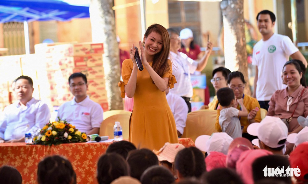 Đại tiệc phở cho trẻ em vùng sâu, hết sạch sành sanh hơn 1.000 suất - Ảnh 10. Đại tiệc phở cho trẻ em vùng sâu, hết sạch sành sanh hơn 1.000 suất - Ảnh 10.