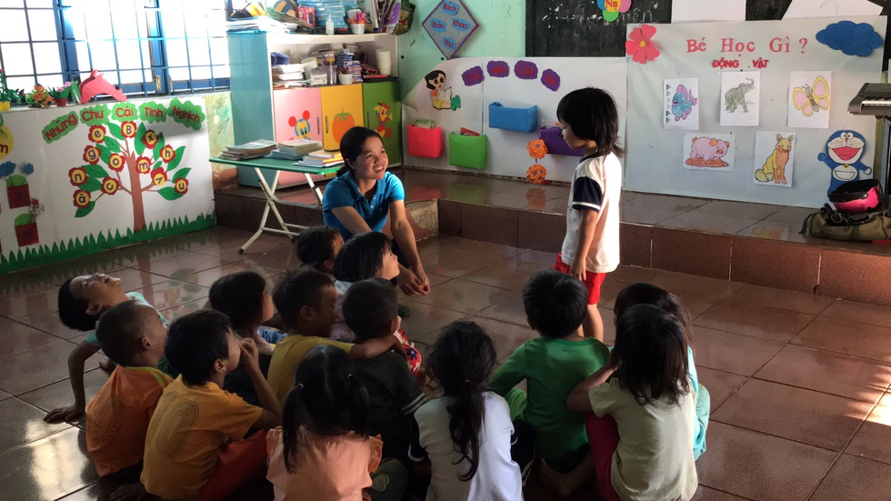 Sợ trò mất lớp đi lang thang, 8 cô giáo tình nguyện xin dạy không lương - Ảnh 11. Sợ trò mất lớp đi lang thang, 8 cô giáo tình nguyện xin dạy không lương - Ảnh 11.