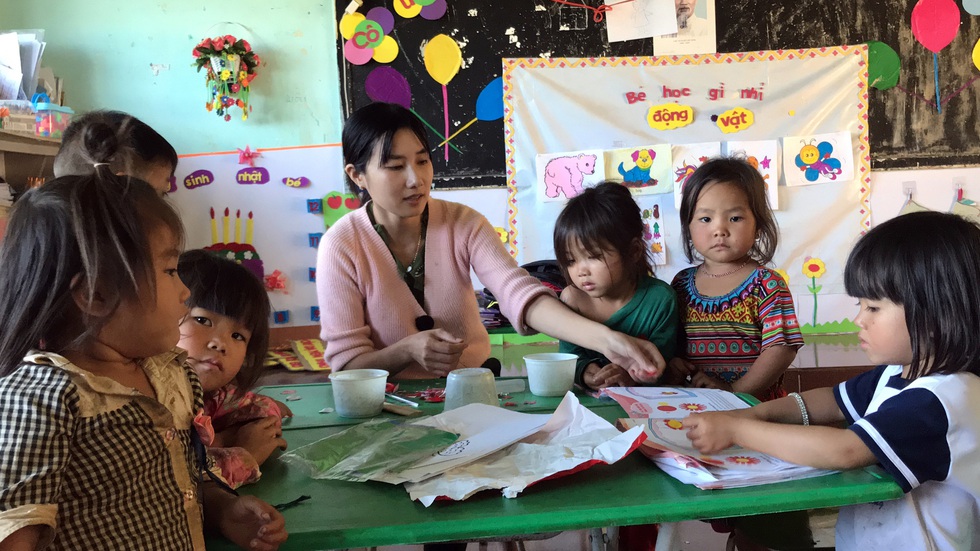 Sợ trò mất lớp đi lang thang, 8 cô giáo tình nguyện xin dạy không lương - Ảnh 10. Sợ trò mất lớp đi lang thang, 8 cô giáo tình nguyện xin dạy không lương - Ảnh 10.