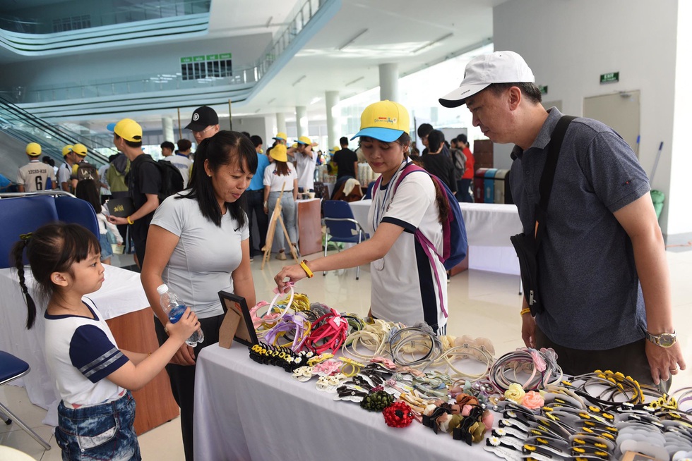 Hơn 1,5 tỉ đồng ủng hộ bệnh nhi ung thư tại Ngày hội Hoa hướng dương 2019 - Ảnh 19. Hơn 1,5 tỉ đồng ủng hộ bệnh nhi ung thư tại Ngày hội Hoa hướng dương 2019 - Ảnh 19.