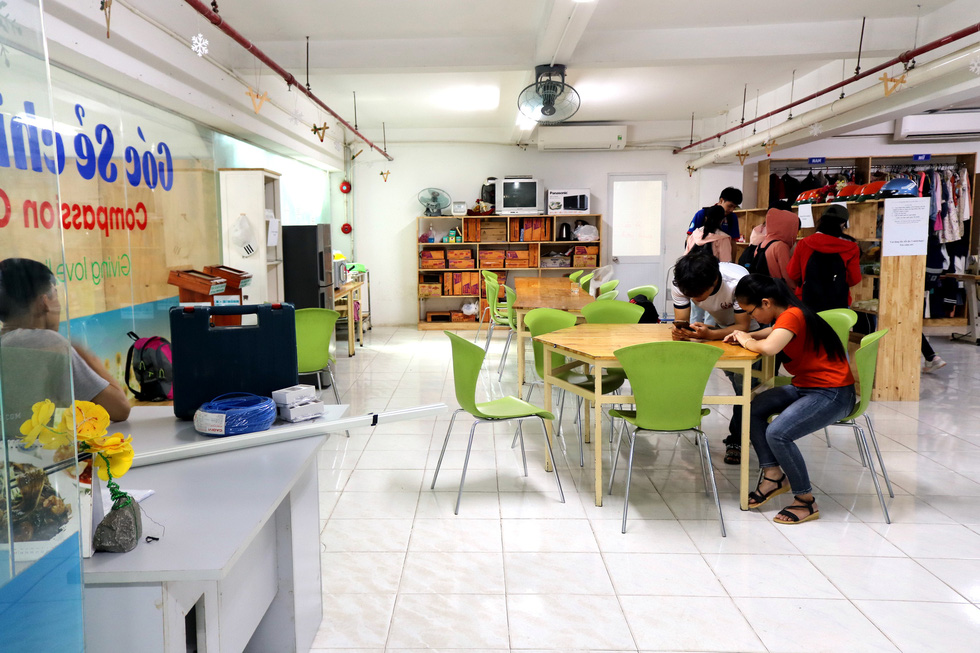 Khu chợ 0 đồng cho sinh viên - Ảnh 6. Khu chợ 0 đồng cho sinh viên - Ảnh 6.