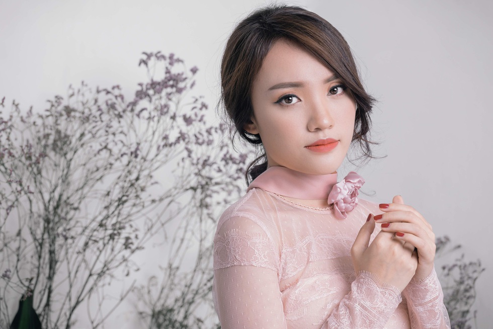 Hiện tượng nhái giọng gây sốc Nhật Thủy: Từng muốn làm lại mặt như Đức Phúc - Ảnh 3. Hiện tượng nhái giọng gây sốc Nhật Thủy: Từng muốn làm lại mặt như Đức Phúc - Ảnh 3.