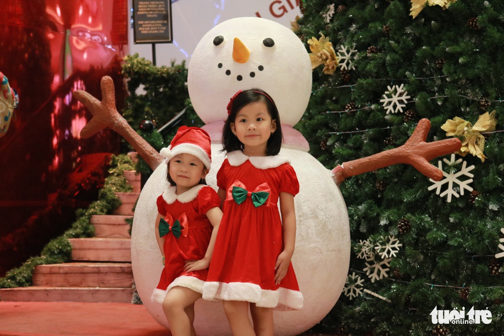 Xóm đạo Sài Gòn lung linh trong Giáng sinh - Ảnh 11. Xóm đạo Sài Gòn lung linh trong Giáng sinh - Ảnh 11.