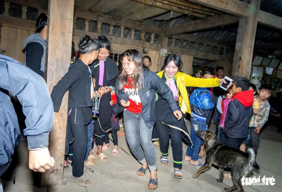 Độc đáo lễ Tủ Cải đặt tên âm cho trẻ nhỏ - Ảnh 11. Độc đáo lễ Tủ Cải đặt tên âm cho trẻ nhỏ - Ảnh 11.