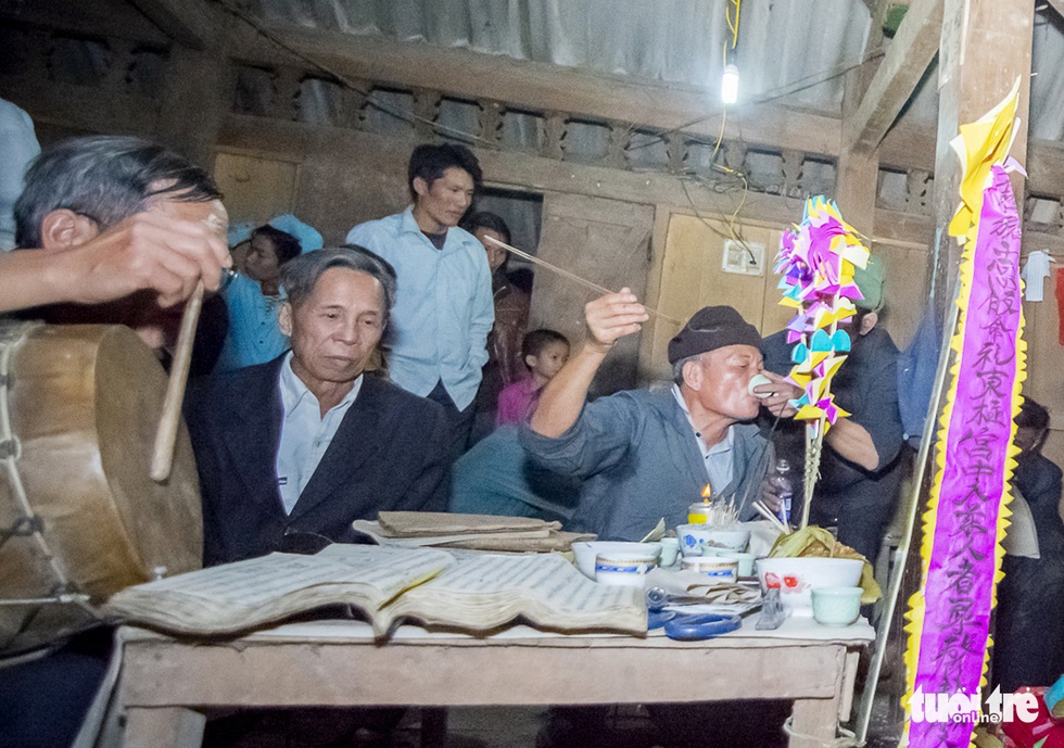 Độc đáo lễ Tủ Cải đặt tên âm cho trẻ nhỏ - Ảnh 10. Độc đáo lễ Tủ Cải đặt tên âm cho trẻ nhỏ - Ảnh 10.