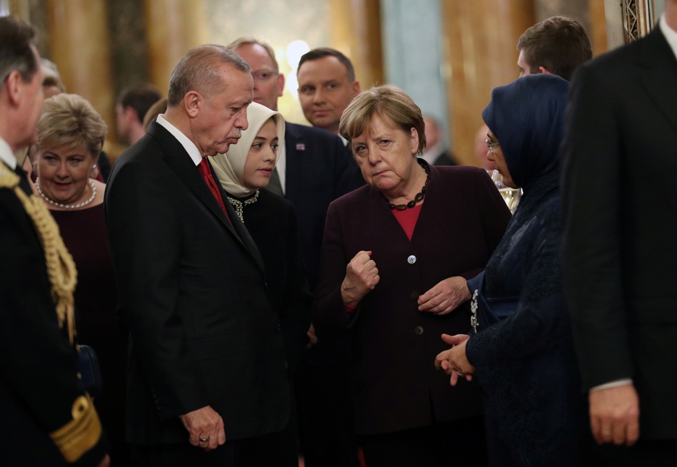 Các lãnh đạo NATO diện kiến nữ hoàng Elizabeth tại điện Buckingham - Ảnh 4. Các lãnh đạo NATO diện kiến nữ hoàng Elizabeth tại điện Buckingham - Ảnh 4.