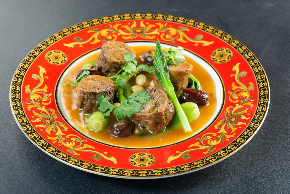 Ngắm những món ăn cung đình sang chảnh của đầu bếp Top Chef Vietnam - Ảnh 5. Ngắm những món ăn cung đình sang chảnh của đầu bếp Top Chef Vietnam - Ảnh 5.