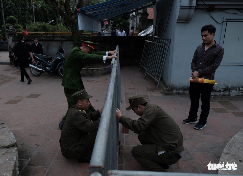 Hơn 2.000 người bảo vệ lễ khai ấn đền Trần đêm nay (18-2) - Ảnh 3. Hơn 2.000 người bảo vệ lễ khai ấn đền Trần đêm nay (18-2) - Ảnh 3.