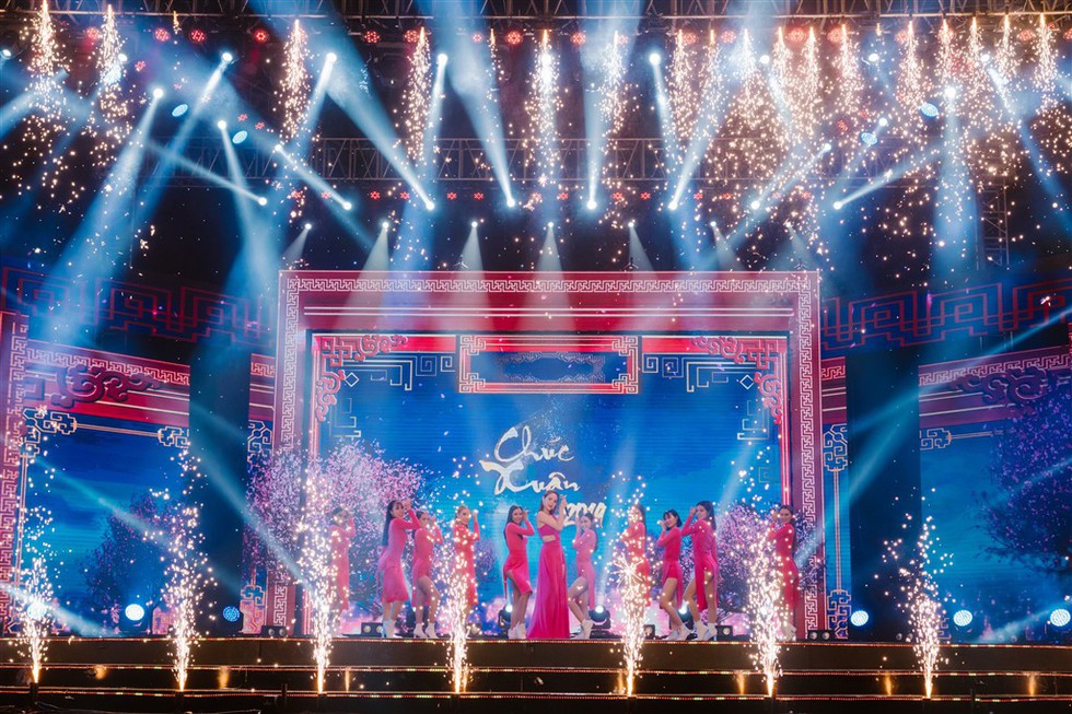 Đen Vâu, Anna Trương, Noo Phước Thịnh xuất hiện trong Chúc xuân 2019 - Ảnh 11. Đen Vâu, Anna Trương, Noo Phước Thịnh xuất hiện trong Chúc xuân 2019 - Ảnh 11.
