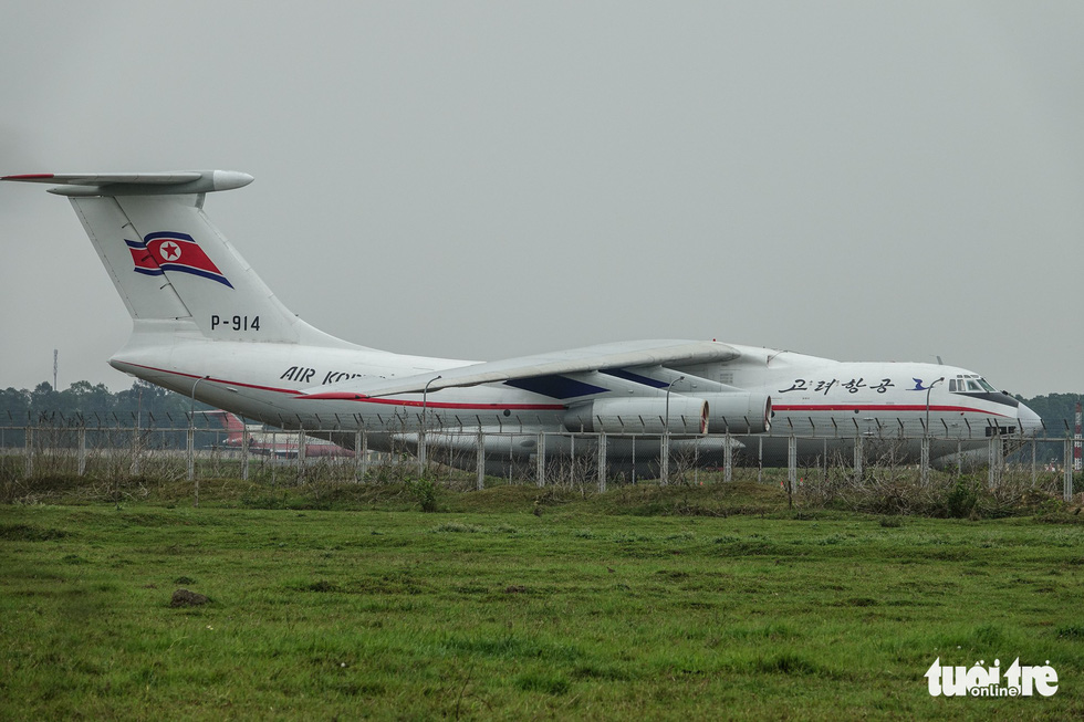Cận cảnh ngựa thồ Il-76 của phái đoàn Triều Tiên - Ảnh 1. Cận cảnh ngựa thồ Il-76 của phái đoàn Triều Tiên - Ảnh 1.