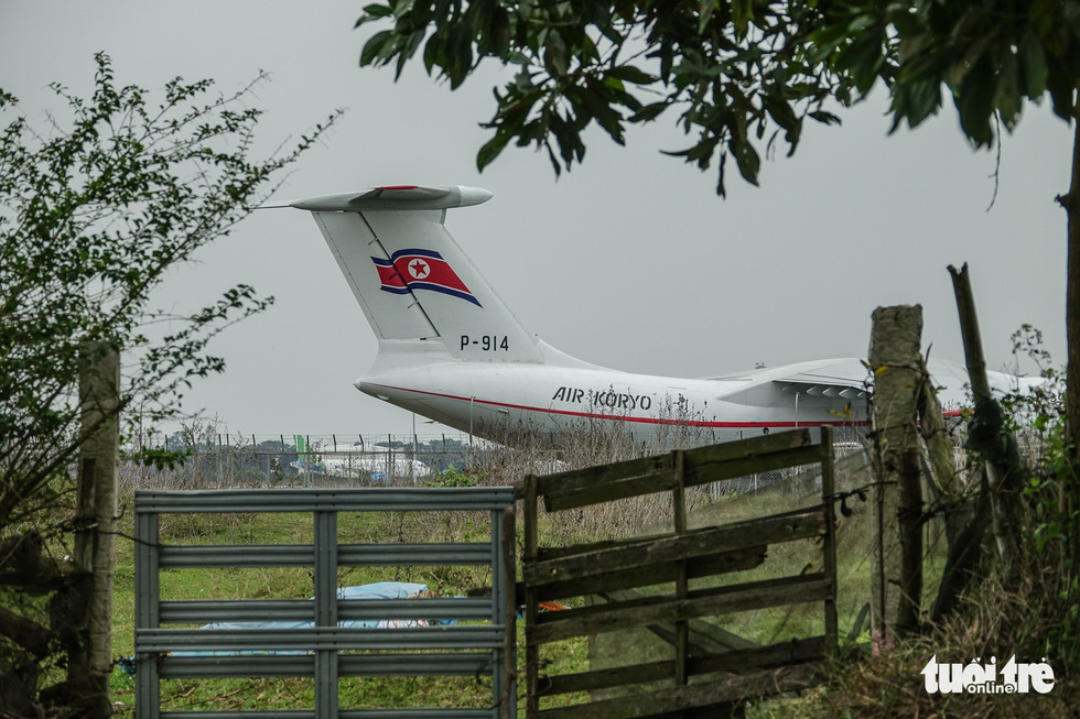 Cận cảnh ngựa thồ Il-76 của phái đoàn Triều Tiên - Ảnh 7. Cận cảnh ngựa thồ Il-76 của phái đoàn Triều Tiên - Ảnh 7.
