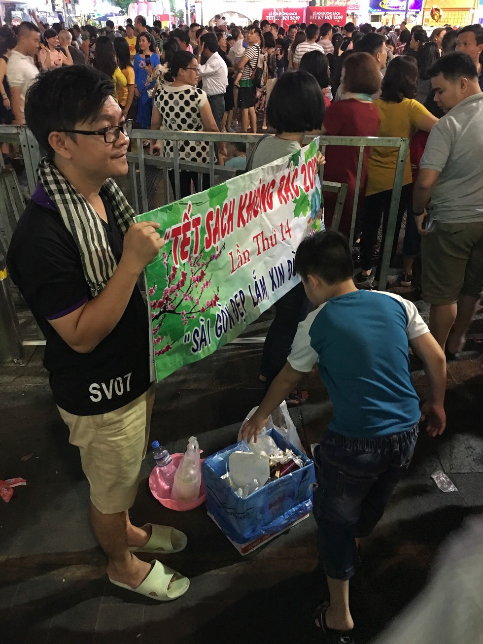 Băngrôn dễ thương nhất đường hoa Nguyễn Huệ 14 cái tết... - Ảnh 5. Băngrôn dễ thương nhất đường hoa Nguyễn Huệ 14 cái tết... - Ảnh 5.