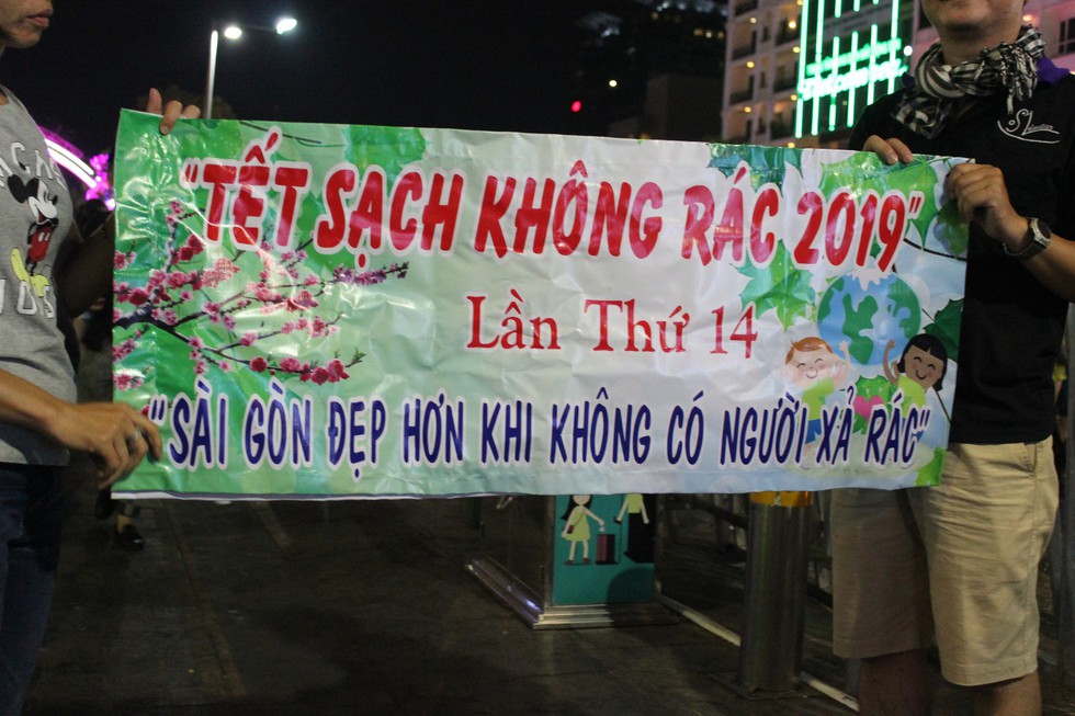 Băngrôn dễ thương nhất đường hoa Nguyễn Huệ 14 cái tết... - Ảnh 8. Băngrôn dễ thương nhất đường hoa Nguyễn Huệ 14 cái tết... - Ảnh 8.