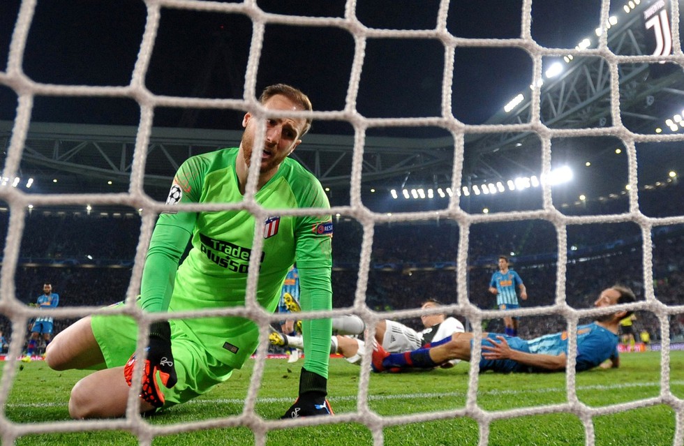 Xem siêu nhân Ronaldo đánh bại Atletico Madrid qua ảnh - Ảnh 3. Xem siêu nhân Ronaldo đánh bại Atletico Madrid qua ảnh - Ảnh 3.