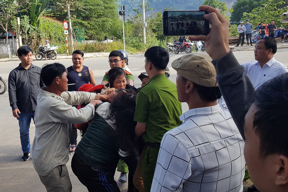 Bãi rác Khánh Sơn cao như núi, đang tiếp tục cao thêm - Ảnh 10. Bãi rác Khánh Sơn cao như núi, đang tiếp tục cao thêm - Ảnh 10.