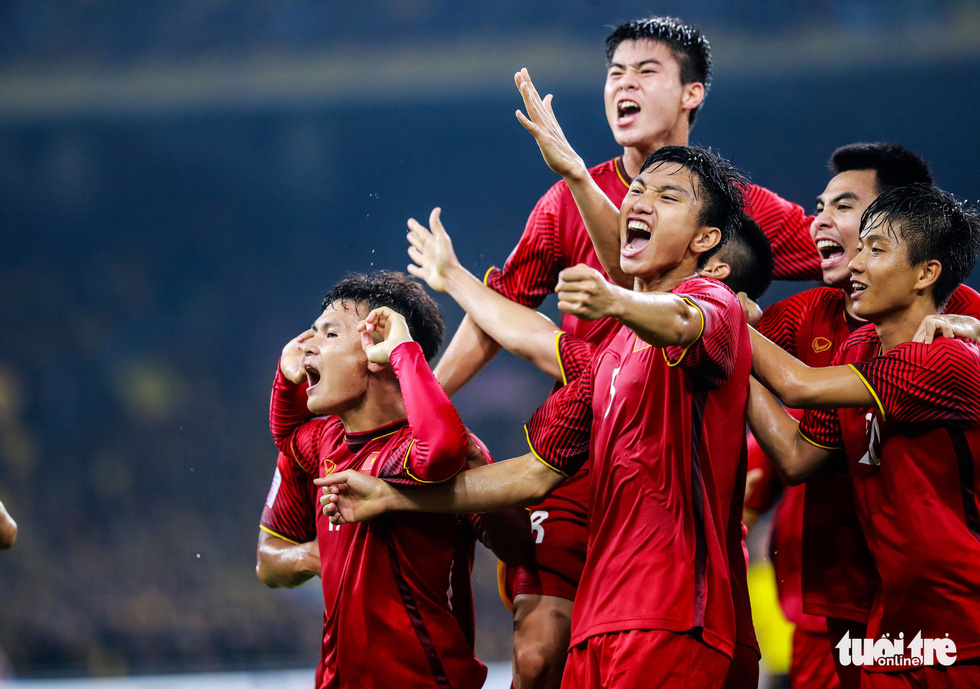 Những khoảnh khắc lịch sử của ĐT Việt Nam tại AFF cup 2018 - Ảnh 16. Những khoảnh khắc lịch sử của ĐT Việt Nam tại AFF cup 2018 - Ảnh 16.