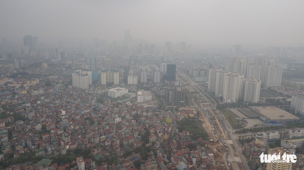 Hà Nội mịt mù trong ô nhiễm nhìn từ flycam - Ảnh 5. Hà Nội mịt mù trong ô nhiễm nhìn từ flycam - Ảnh 5.