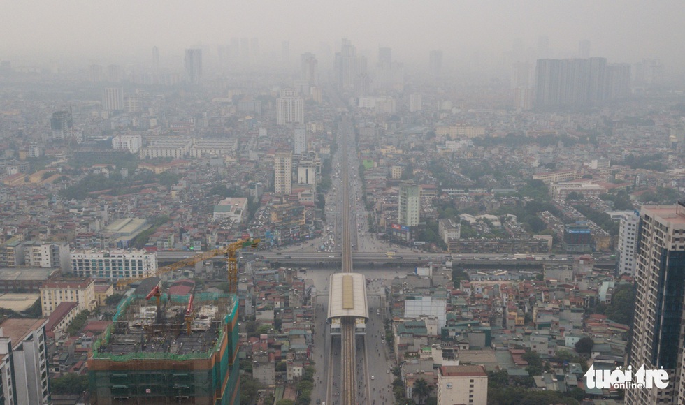 Hà Nội mịt mù trong ô nhiễm nhìn từ flycam - Ảnh 3. Hà Nội mịt mù trong ô nhiễm nhìn từ flycam - Ảnh 3.