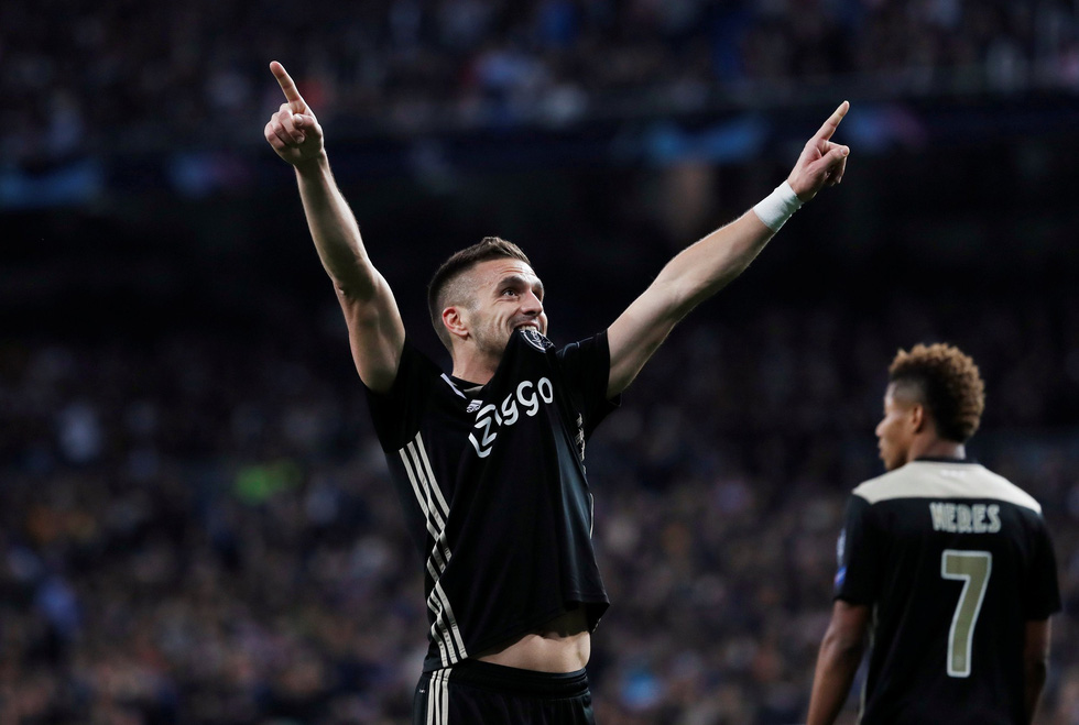 Chùm ảnh Real Madrid thảm bại trước Ajax - Ảnh 5. Chùm ảnh Real Madrid thảm bại trước Ajax - Ảnh 5.