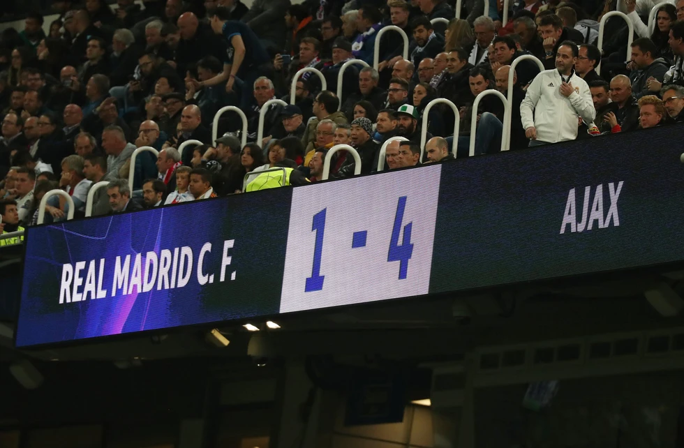 Chùm ảnh Real Madrid thảm bại trước Ajax - Ảnh 10. Chùm ảnh Real Madrid thảm bại trước Ajax - Ảnh 10.